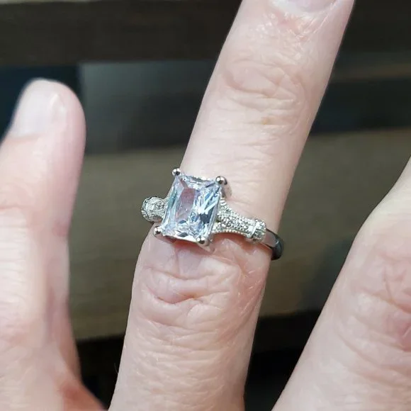 Size 6 925 Sterling Silver Cubic Zirconia Brilliant Gem Ring - Picture 3 of 8